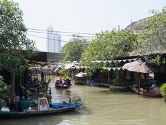 -席娜卡琳火车铁道夜市