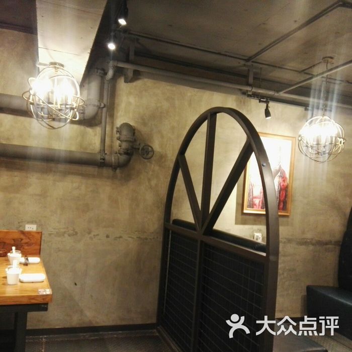 鼎原力量吊爐燒鴿主題餐廳