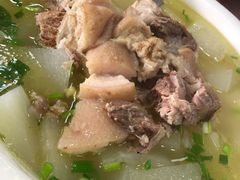 萝卜炖肘子-荣生萝卜汤饭店
