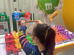 -m豆巧克力世界(上海世茂广场店)