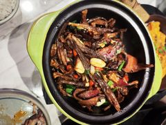 烟熏腊肉炒鹿茸菇-云海肴云南菜·蒸汽石锅鱼(新奥店)