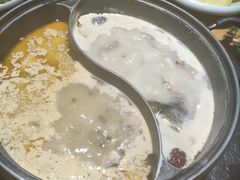 -洪氏嗨捞·广东猪肚鸡·椰子鸡火锅(西咸万象城店)