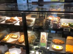 面包甜点陈列柜-星巴克(广州南站A18检票口楼上)