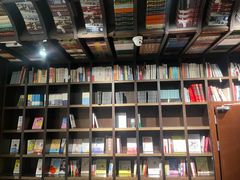 -钟书阁(松江泰晤士小镇店)