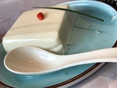 招牌手磨杏仁豆腐-京味斋·北京烤鸭(北京南站洋桥店)