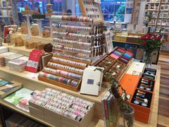 -猫的天空之城概念书店(束河店)