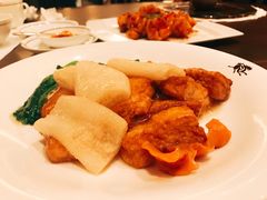 榆耳竹笙烧豆腐-嘉麟楼