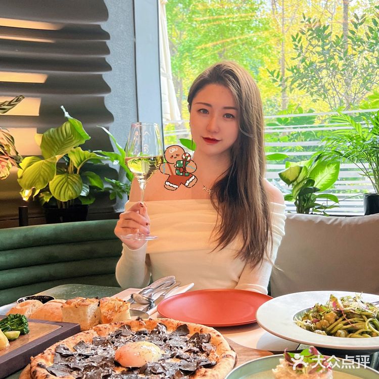 姐妹们都来这家仙气意大利餐厅吃饭啦