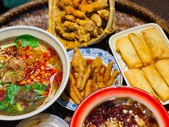 -爆炸头阿姨小四川正宗川味小吃(无任何分店)