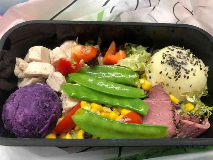 yaso自选沙拉(福民店)-"自选材料,食材挺不错的,酱汁选了油醋汁,.