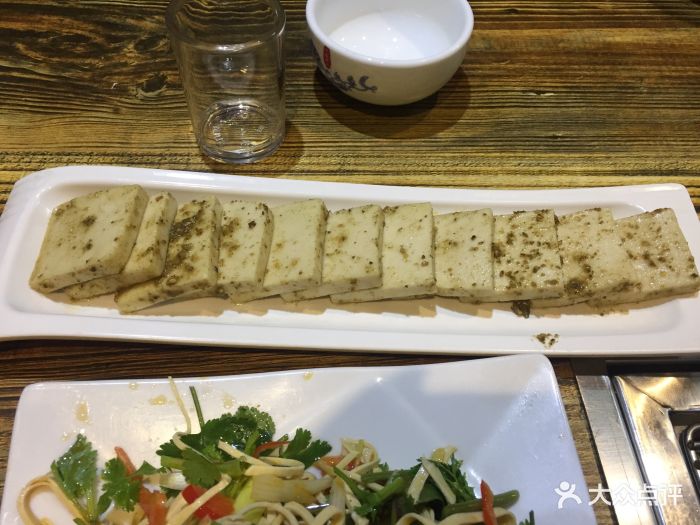 草原牧人炭火烤羊腿-烤千页豆腐图片-沽源县美食-大众点评网