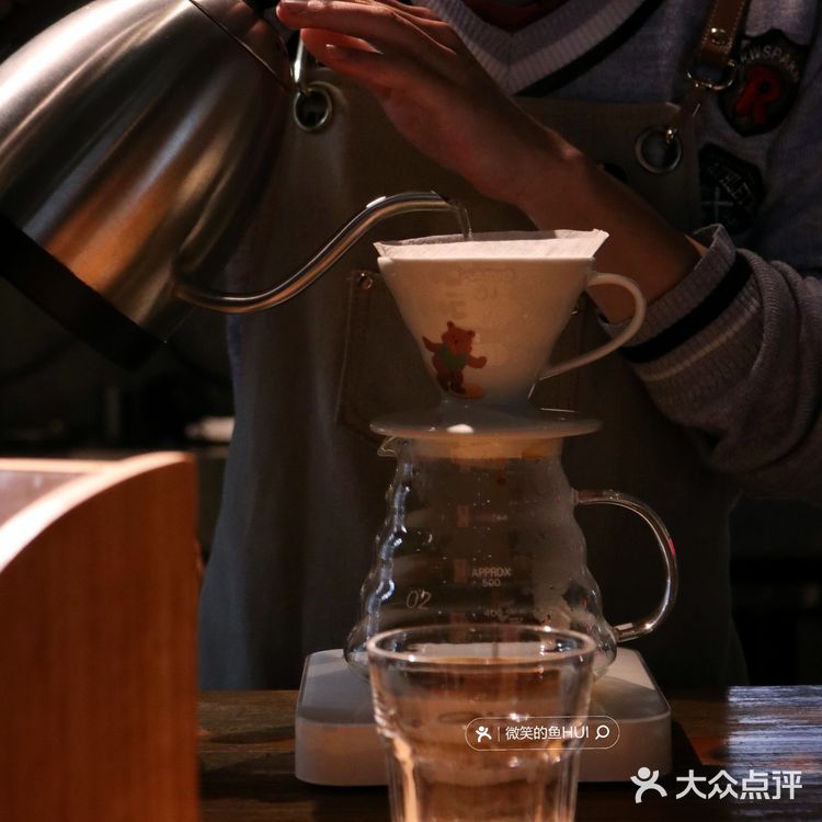 路过叹咖啡叹杯咖啡