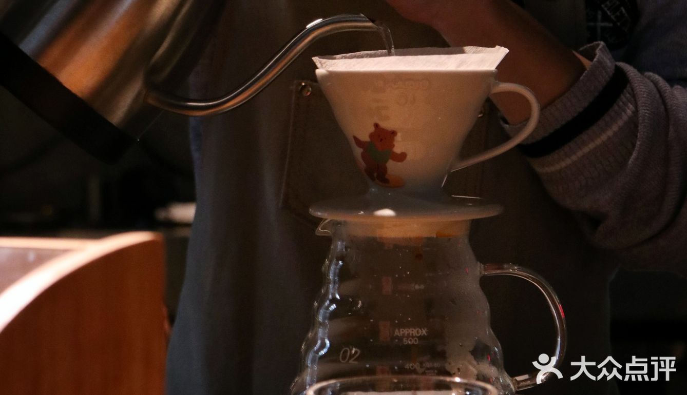 路过叹咖啡叹杯咖啡