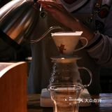 路过叹咖啡叹杯咖啡