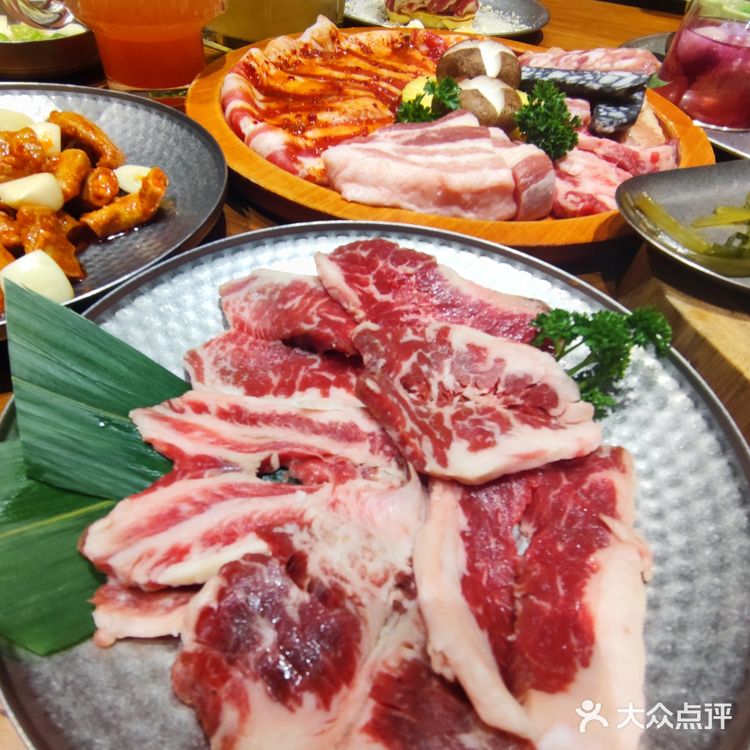 哟！听说新开的这家韩式山葵烤肉店简直太火爆了！