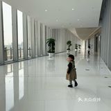 店里的免费柠檬水杯里还有一根胡萝卜