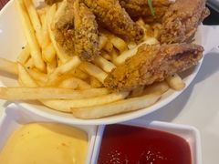 炸鸡翅薯条-WOLFGANG PUCK KITCHEN & BAR(迪士尼小镇店)