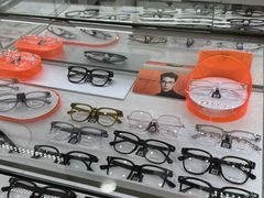 -翰佐蔡司小乐圆·依视路星趣控·暴龙眼镜折扣店
