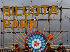 -北戴河碧螺塔海上酒吧公园