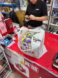-逝水玩具折扣店