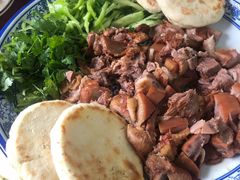 扒猪脸火勺-北京龙庆四季香农家饭庄·灶台鱼·碳烤虹鳟鱼(龙庆峡店)