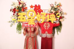 -伯爵婚纱摄影(光谷店)