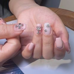 -花系美·美甲美睫精品店