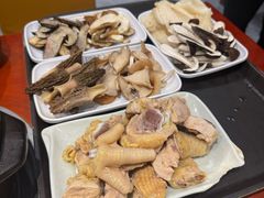 -菌之家·专业纯野生菌火锅·特色炒菌