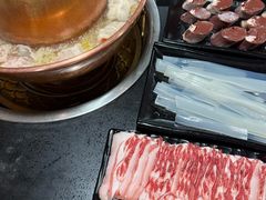 -果松木炭酸菜铜火锅·外婆参鸡汤