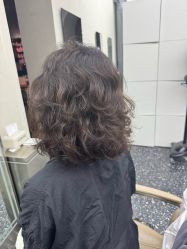 -Hair Co.一间沙龙