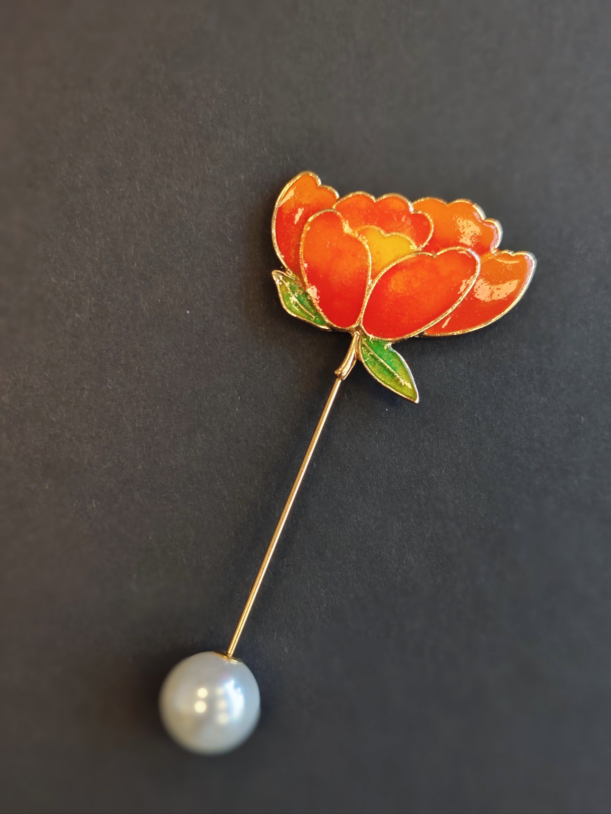 母亲节礼物:珐琅胸针