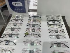 -零度眼镜·宝视友·蔡司依视路(吾悦花街店)