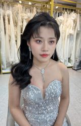 -现代经典婚纱摄影