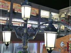 -王府井奥莱临潼小镇(临潼店)
