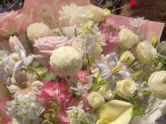 -何兮花店·气球派对鲜花店(马桥银春路万科城店)