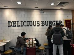 -麦当劳(上海虹桥站30B检票口楼上)