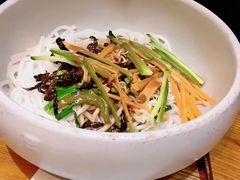 鸡丝凉米线-云海肴·云南小炒·汽锅鸡(天津国金汇店)