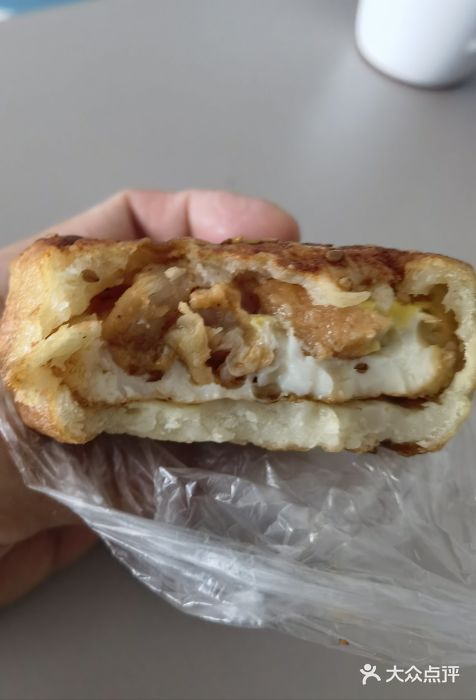 李小老烧饼(常营民族家园店)肉蛋堡图片