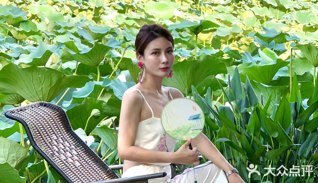 南京‘40度高温就为了来玄武湖喝咖啡拍荷花！