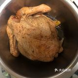 首先买一只三黄鸡让人家帮忙收拾了 鸡爪子鸡头屁股都不要