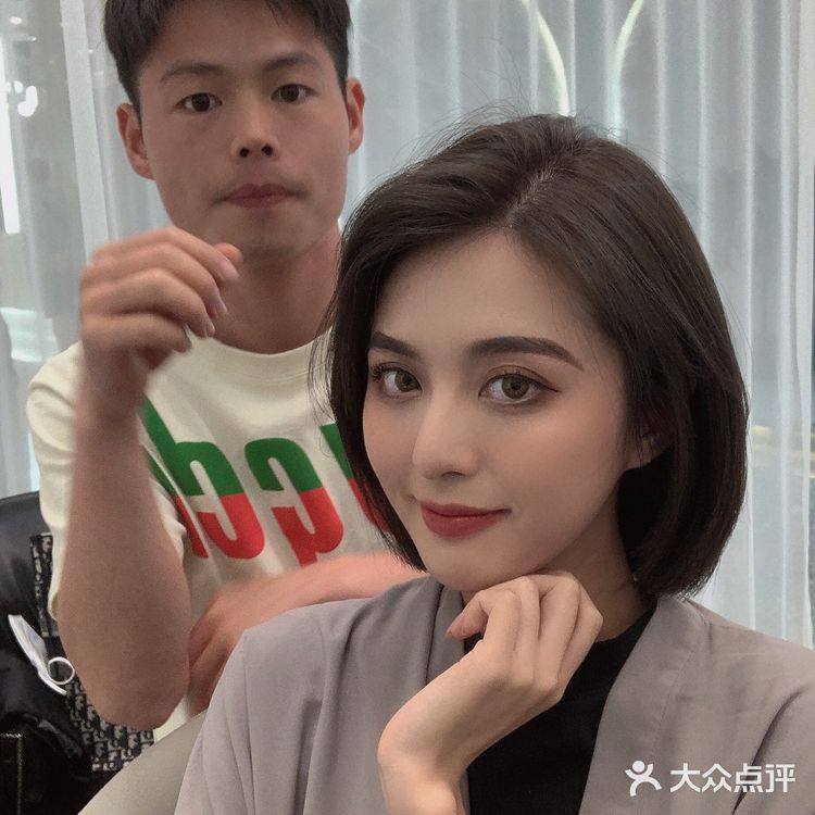 很火的广州校花胡森妹妹在长沙，烫头发、染头发、剪头发💇