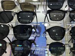 -三叶眼镜城批发市场(上海火车站店)