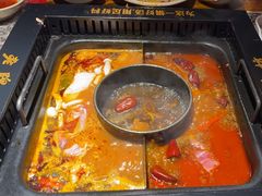 -老牌坊云南鱼豆花火锅(哈西万达店)
