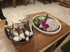 -品也·鲍鱼鸡火锅(皇庭广场店)