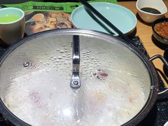 -洪氏嗨捞·广东猪肚鸡·椰子鸡火锅(西咸万象城店)