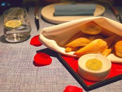 餐前面包-弦月窗LUNETTE BY AMANDA(复兴路店)