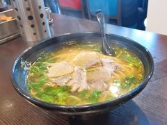 咖喱牛肉面-大龙汤包