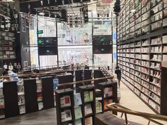 -钟书阁(群光广场店)
