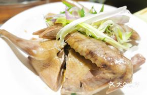 Scallion Oil-Drizzled Pigeon
