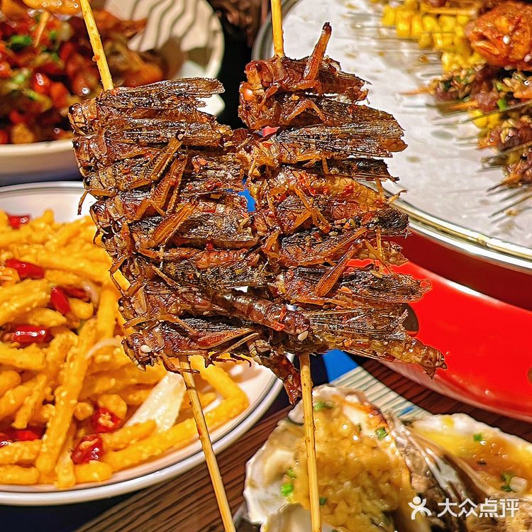 湘🌶️味烧烤届的天花板🔥没人会拒绝的烤蚂蚱🦗